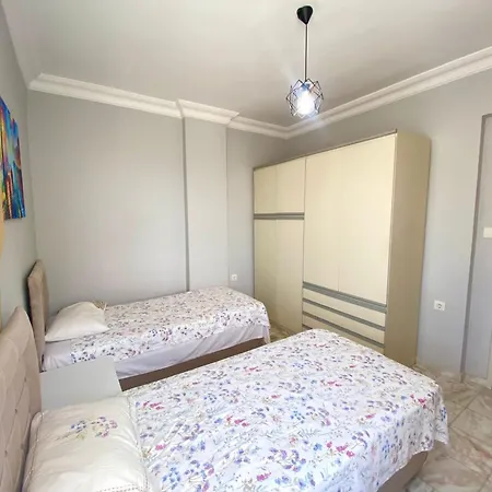 Sealoft рядом с море Antalya