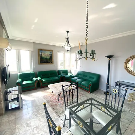Sealoft рядом с море
